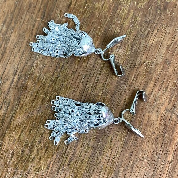 Vintage 1960s Sarah Coventry Silver tone Scroll link tassel clip on earrings - Picture 5 of 6
